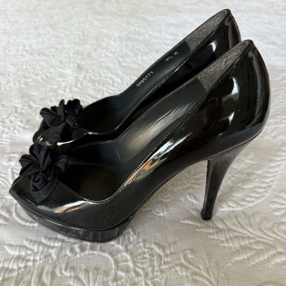 Stuart WEITZMAN Black Patent Leather peep toe Heels Size 8.5